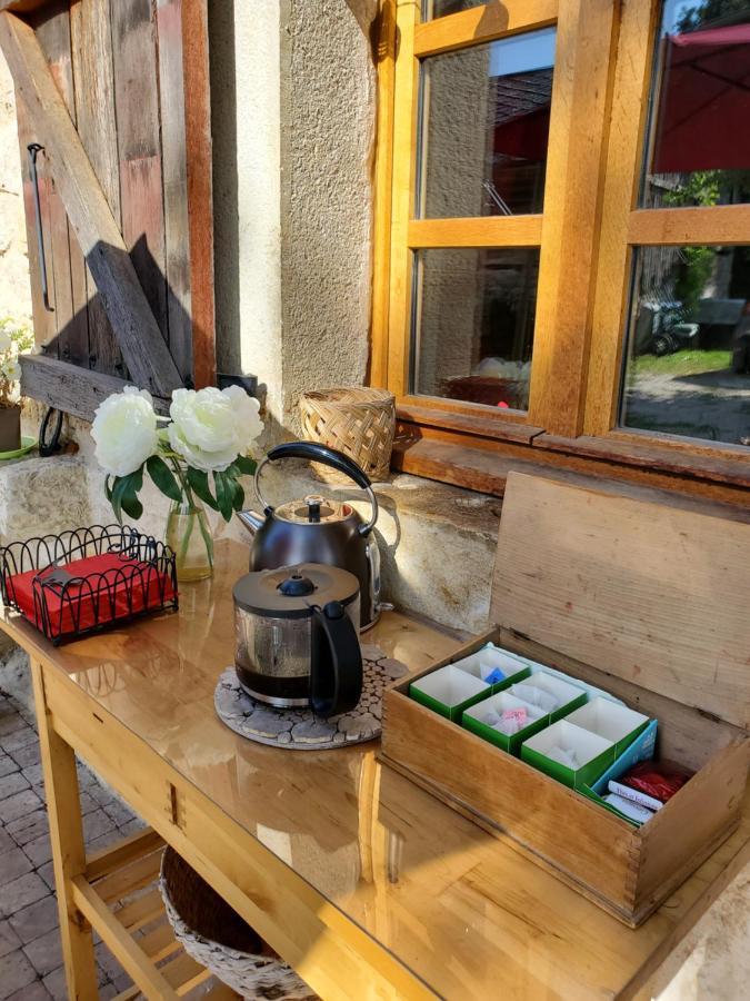 Bed and Breakfast Chez Karine Ceyzerieu Exterior foto